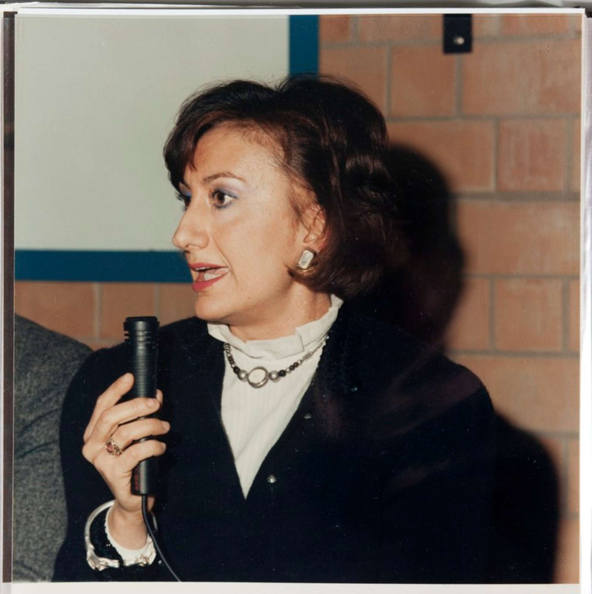 Modena 5 marzo 1987, inaugurazione della mostra "Pane e Guerra 1935-1945 Alimentazione civile e militare in Emilia Romagna". Parla la dott.ssa Irene Pasquali della Direzione Nazionale COOP